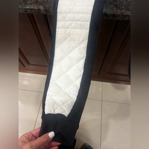 Alo Airbrush high waist winter moto puffer pant ivory/black - Picture 5 of 12